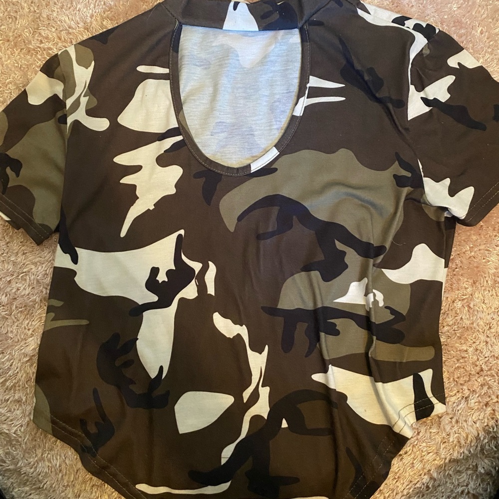 Short sleeve T fatigue style excellent condition.